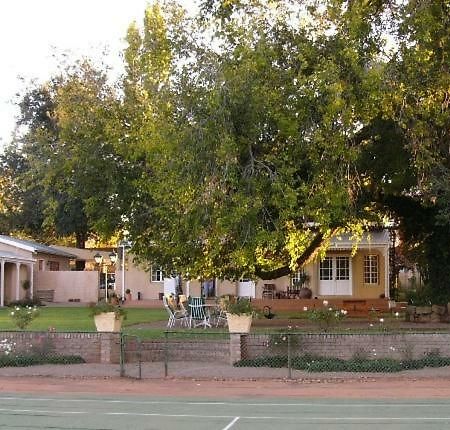 Rose Garden Manor House Apartment Харисмит Екстериор снимка