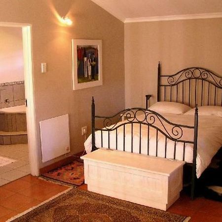 Rose Garden Manor House Apartment Харисмит Екстериор снимка