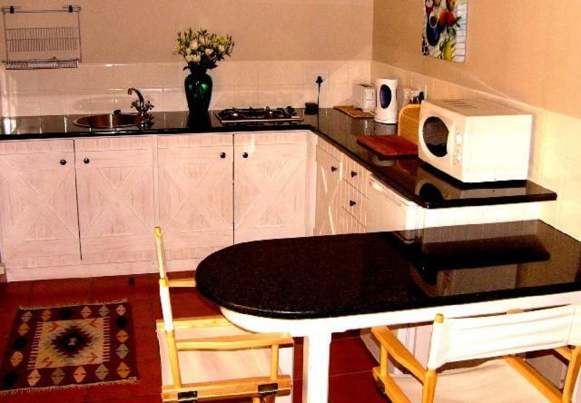 Rose Garden Manor House Apartment Харисмит Екстериор снимка
